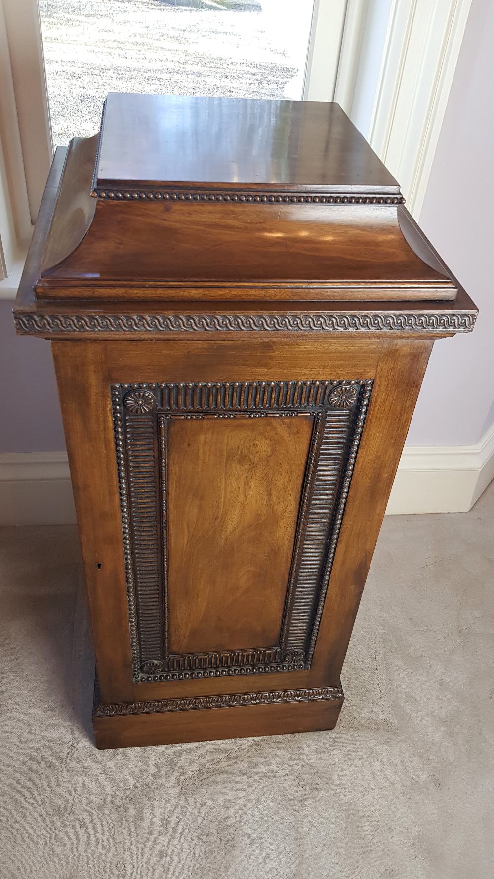 A PAIR OF VERY FINE LATE 19TH CENTURY MAHOGANY CUTLERY PEDESTALS, - Image 7 of 9