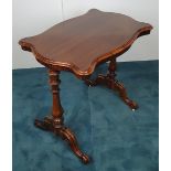 A GOOD QUALITY 19TH CENTURY ROSEWOOD SERPENTINE SHAPED PEDESTAL T