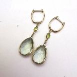 A PAIR OF 14CT GOLD VINTAGE GREEN AMETHYST & PERIDOT DROP EARRING