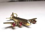 A 14CT SOLID GOLD VINTAGE RUBY SET AEROPLANE PENDANT / AVIATION C