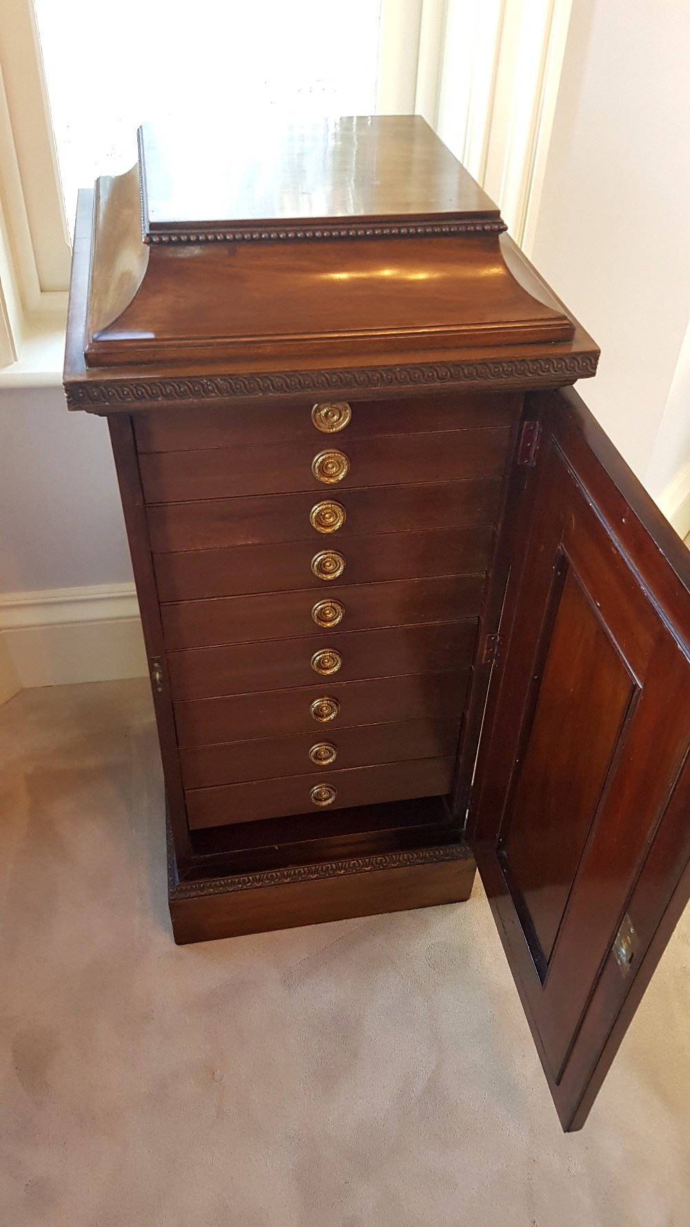 A PAIR OF VERY FINE LATE 19TH CENTURY MAHOGANY CUTLERY PEDESTALS, - Image 4 of 9