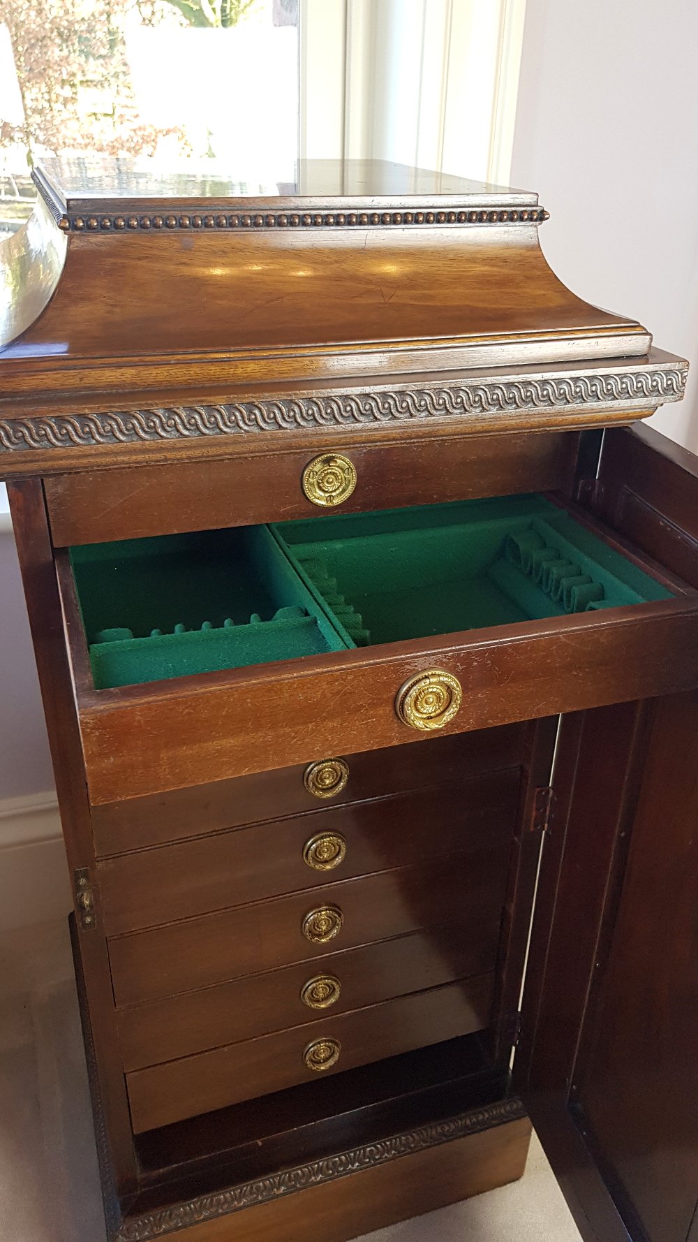 A PAIR OF VERY FINE LATE 19TH CENTURY MAHOGANY CUTLERY PEDESTALS, - Image 5 of 9