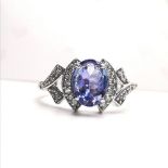 A BEAUTIFUL 10CT WHITE GOLD TANZANITE & DIAMOND ART DECO STYLE RI