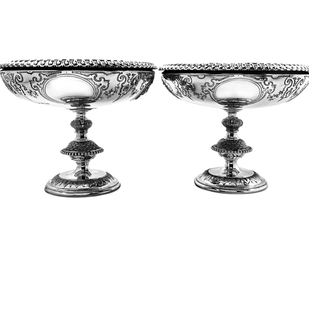 A FINE PAIR OF LATE 19TH CENTURY SILVER COMPORTS / DISHES, London - Image 3 of 8