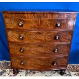 A VERY FINE REGENCY BOW FRONTED FEATHER VENEERED MAHOGANY CHEST O
