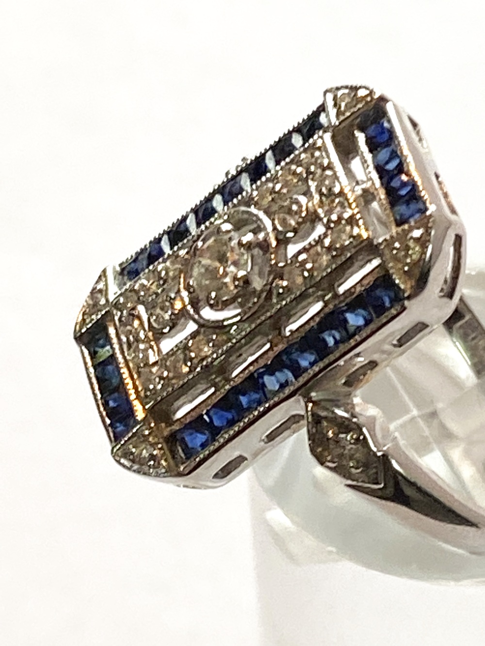 AN 18CT WHITE GOLD ART DECO CEYLON SAPPHIRE & DIAMOND RING, the r - Image 4 of 5