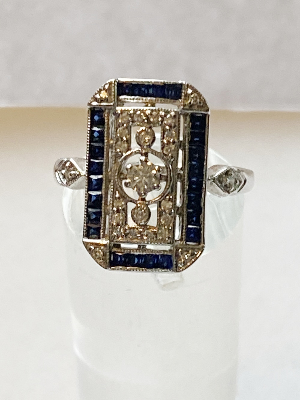 AN 18CT WHITE GOLD ART DECO CEYLON SAPPHIRE & DIAMOND RING, the r - Image 3 of 5