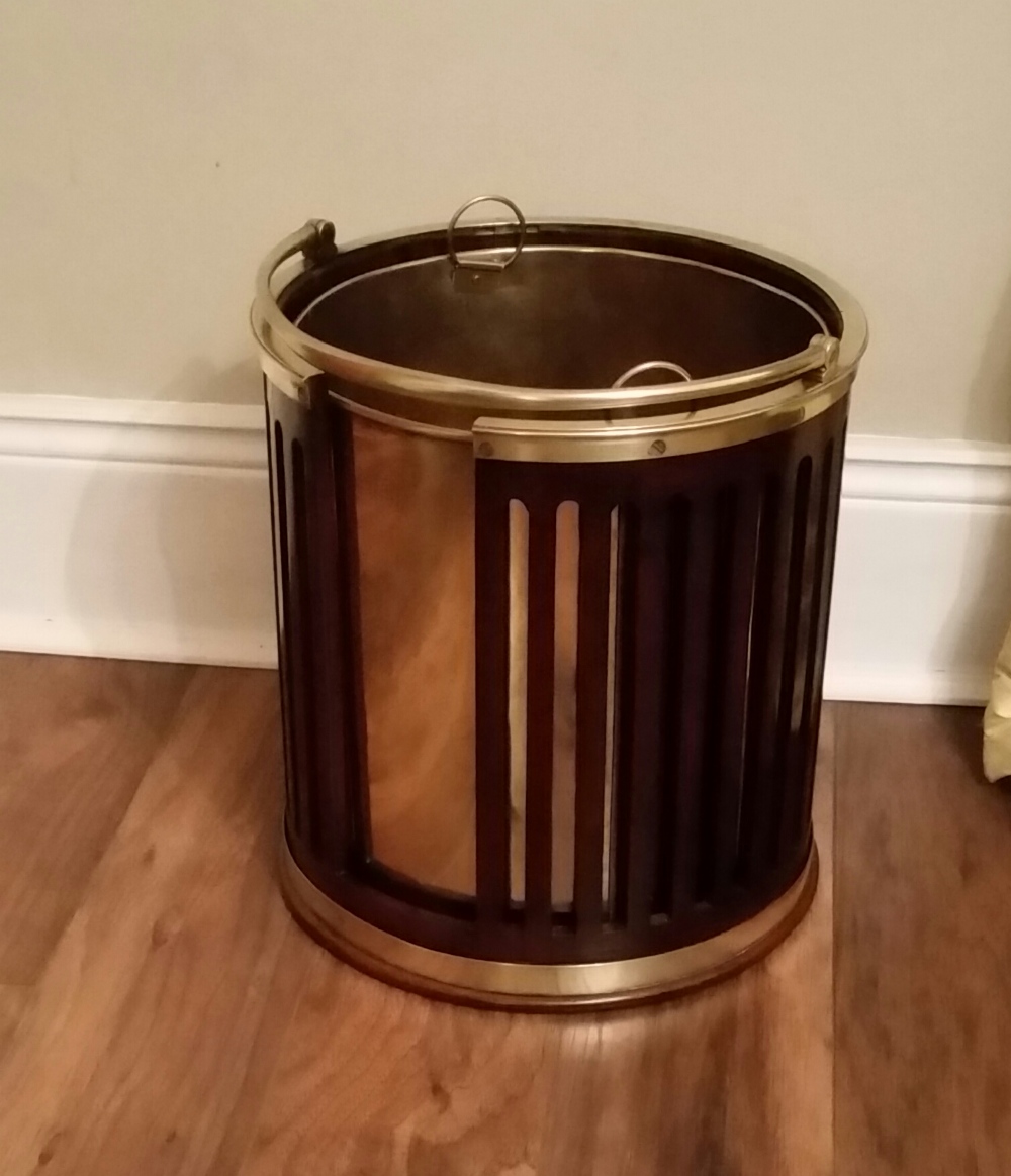 A GOOD GEORGE III MAHOGANY PLATE BUCKET, of unusual slatted desig - Image 4 of 5