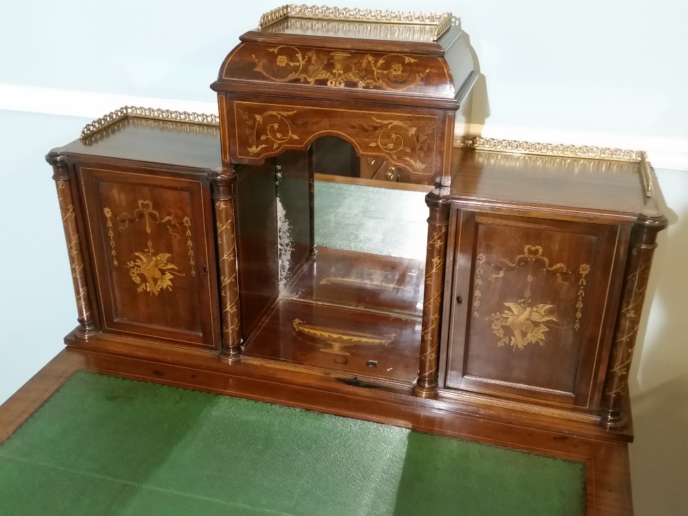 A MID 19TH CENTURY MAHOGANY AND MARQUETRY INLAID WRITING TABLE. T - Image 5 of 7