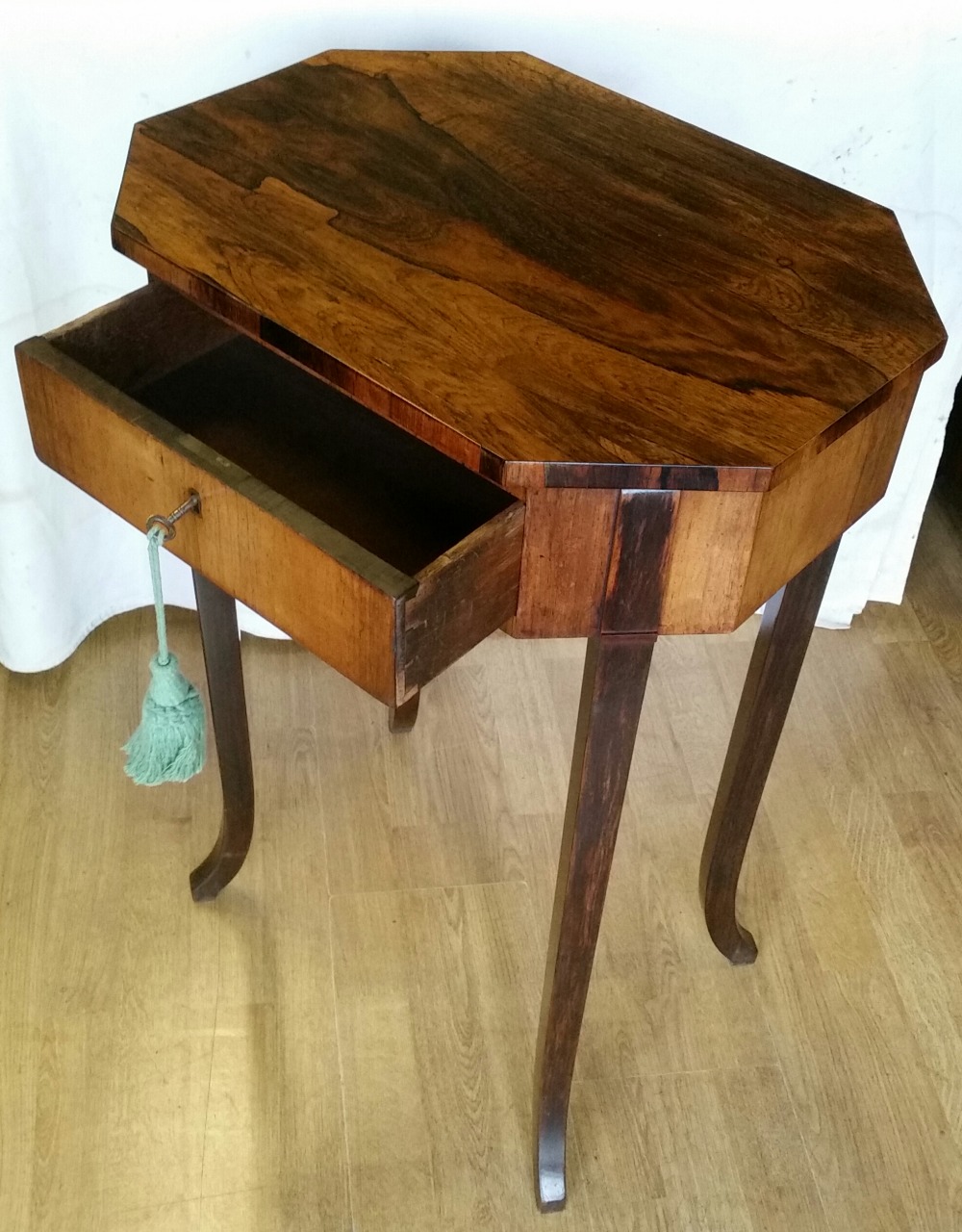 A GEORGE III ROSEWOOD WRITING / SEWING TABLE, circa 1820, of hexagonal shape, with lifting top - Image 4 of 4