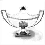 A VERY FINE LATE 18TH CENTURY SILVER SOUP TUREEN, London, date letter for 1797, maker John