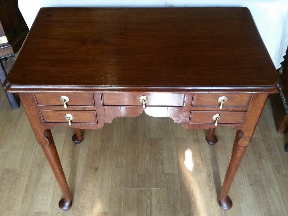 A VERY FINE GEORGE III MAHOGANY LOWBOY, with moulded top over a front shaped apron with five cock - Image 3 of 3