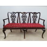 A VERY FINE 19TH CENTURY MAHOGANY HALL SETTEE, in the Georgian style, with pierced splat backs,