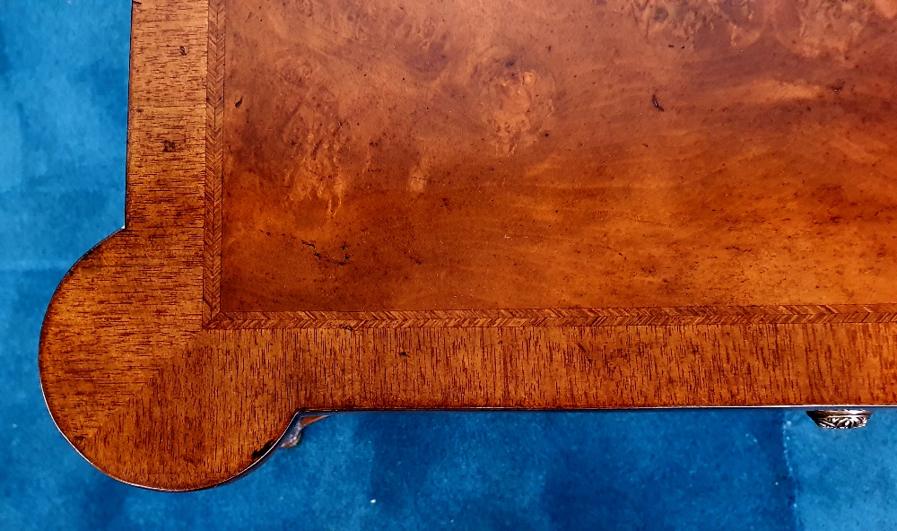 A VERY FINE BURR WALNUT HANDMADE COFFEE TABLE, having cross-banded frame to the top, two tiers, with - Image 5 of 6