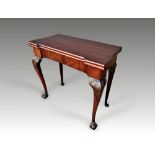 A VERY FINE MID 18TH CENTURY IRISH GEORGIAN MAHOGANY FOLD OVER TEA TABLE, circa 1750s, with inverted