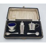 AN EARLY 20TH CENTURY CASED SILVER CONDIMENT SET, Birmingham, date letter for 1921, Maker’s mark for