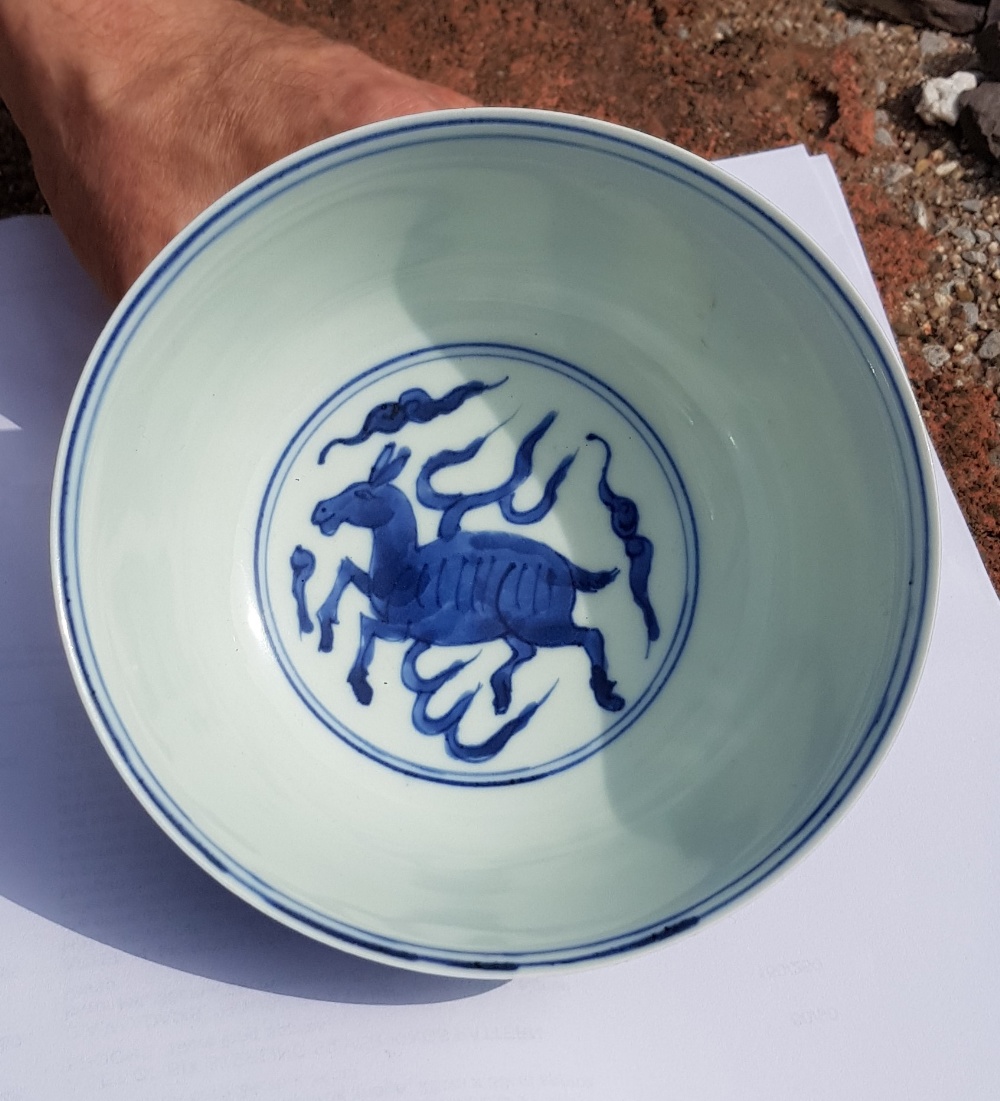 A BLUE & WHITE CHINESE PORCELAIN BOWL, decorated to the body with Chi Lin figures which symbolise - Image 9 of 10