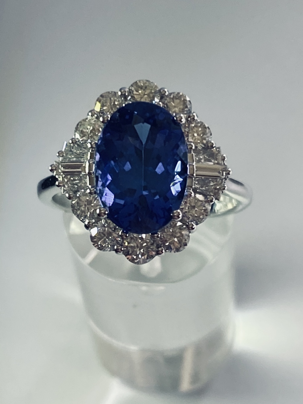AN 18CT WHITE GOLD ART DECO STYLE TANZANITE AND DIAMOND CLUSTER RING, the superb oval shaped - Image 6 of 12