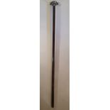 AN UNUSUAL 19TH CENTURY WALKING STICK / CANE with compass handle and metal ferrule, 87.5cm (L) x 8.