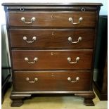 A VERY GOOD EARLY GEORGE III MAHOGANY SMALL CHEST OF DRAWERS, circa 1760, with brushing slide
