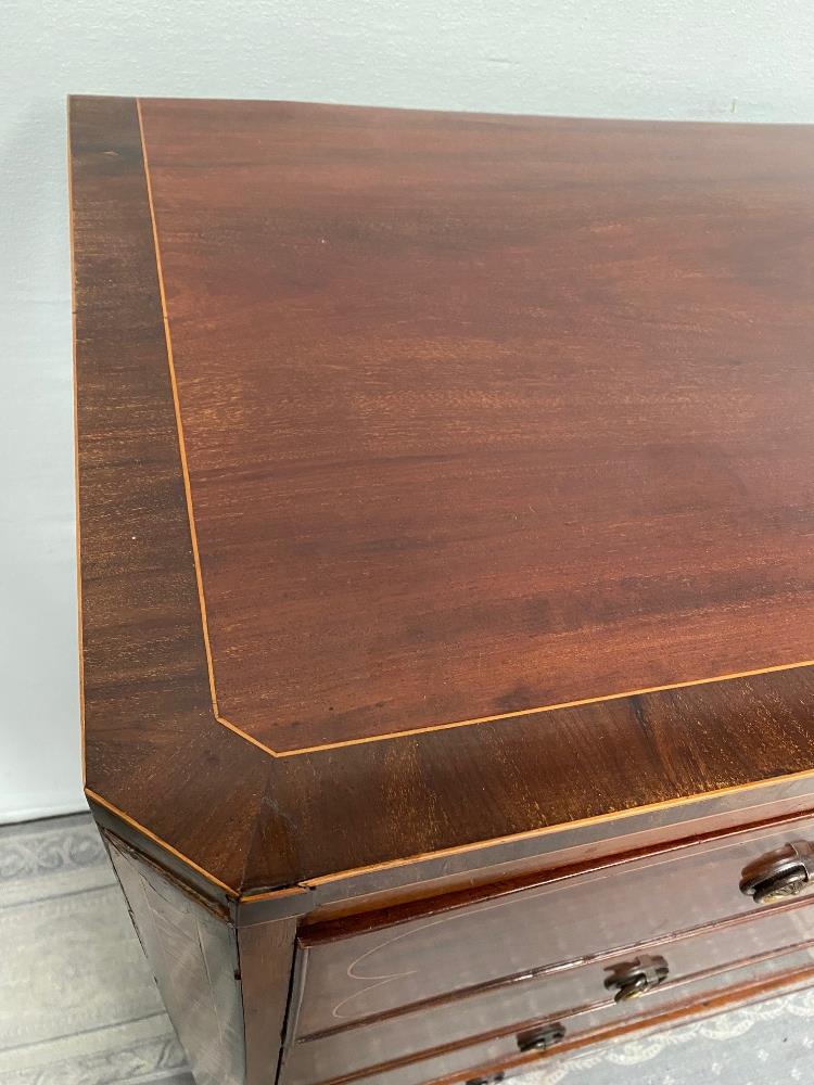 A VERY FINE REGENCY MAHOGANY INLAID CHEST OF DRAWERS, with cross-banded top and canted front corners - Image 3 of 7