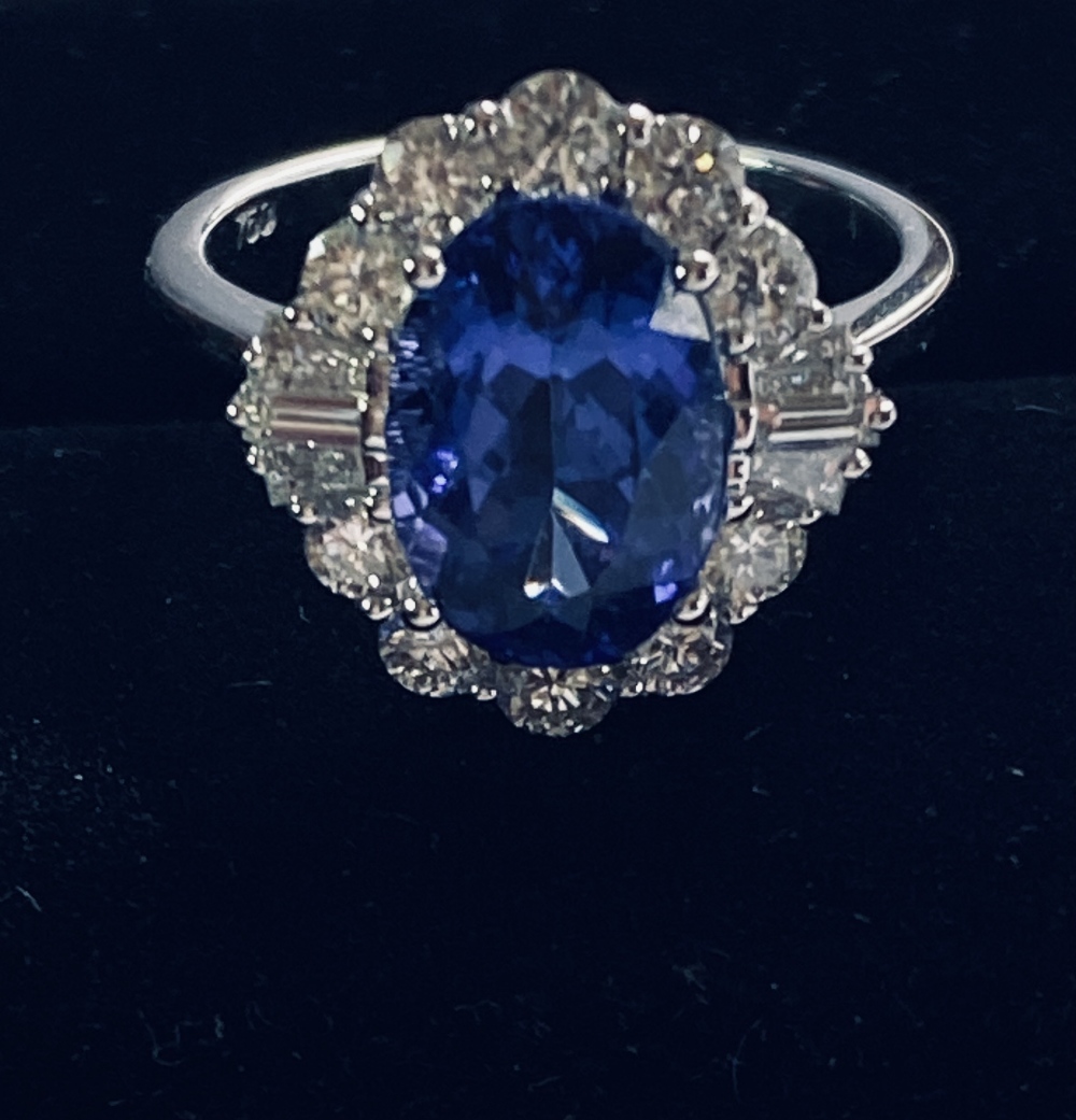 AN 18CT WHITE GOLD ART DECO STYLE TANZANITE AND DIAMOND CLUSTER RING, the superb oval shaped - Image 4 of 12