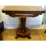 A GOOD QUALITY WILLIAM IV PERIOD ROSEWOOD FOLD OVER GAMES / CARD TABLE, circa 1830, with figured
