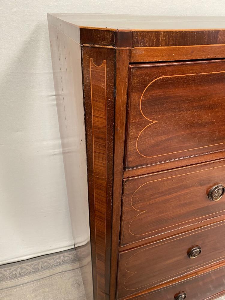 A VERY FINE REGENCY MAHOGANY INLAID CHEST OF DRAWERS, with cross-banded top and canted front corners - Image 5 of 7