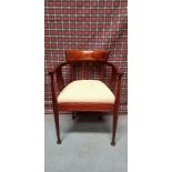 A GOOD QUALITY CURVED EDWARDIAN SIDE CHAIR, with inlaid decoration, raised on turned legs on pad
