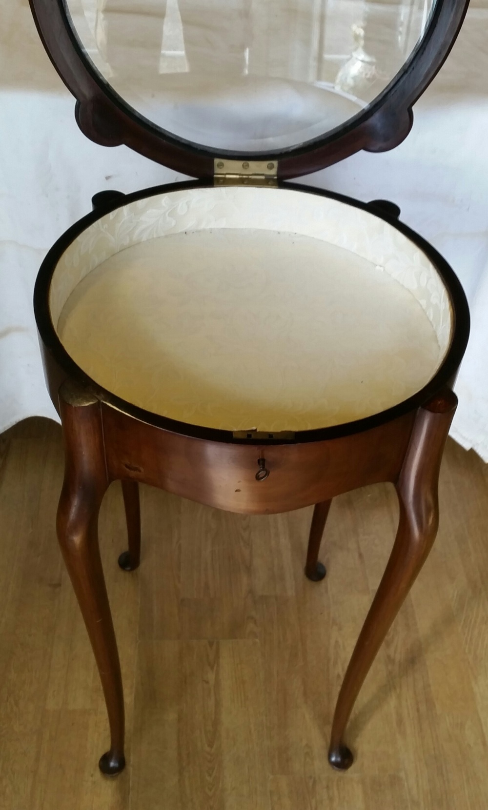 A LATE 19TH CENTURY MAHOGANY CIRCULAR BIJOUTERIE DISPLAY TABLE / CABINET, circa 1890, with glazed - Image 2 of 3