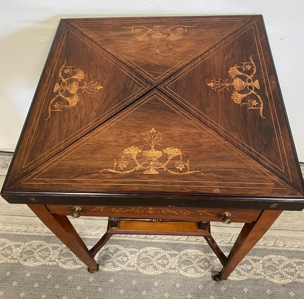 A GOOD QUALITY ROSEWOOD SATINWOOD INLAID ENVELOPE CARD TABLE, top folds out to reveal baize lined - Image 2 of 5