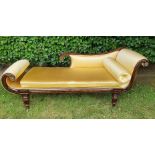 A VERY GOOD QUALITY EARLY 19TH CENTURY REGENCY STYLE SIMULATED ROSEWOOD CHAISE LONGUE, fully restore