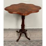 A GOOD QUALITY LATE 19TH CENTURY WALNUT OCCASSIONAL / SIDE / LAMP / WINE TABLE, with scallop shaped