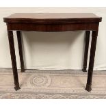 A GOOD QUALITY GEORGIAN STYLE MAHOGANY FOLD OVER CARD TABLE / HALL TABLE, with serpentine shaped top