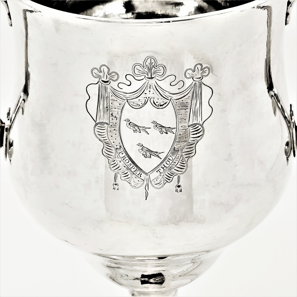 A LATE 18TH CENTURY IRISH SILVER TWO HANDLED CUP, Dublin, 1793 by Joseph Jackson. Jackson came from - Image 2 of 5