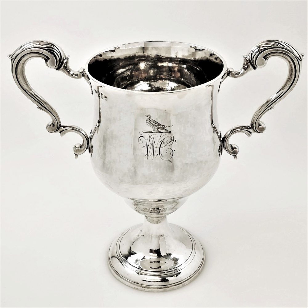 A LATE 18TH CENTURY IRISH SILVER TWO HANDLED CUP, Dublin, 1793 by Joseph Jackson. Jackson came from - Image 4 of 5