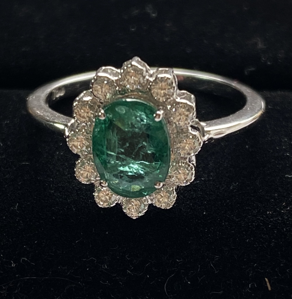 A BEAUTIFUL 18CT WHITE GOLD COLUMBIAN EMERALD AND DIAMOND CLUSTER RING, a wonderful handmade ring of - Image 2 of 8