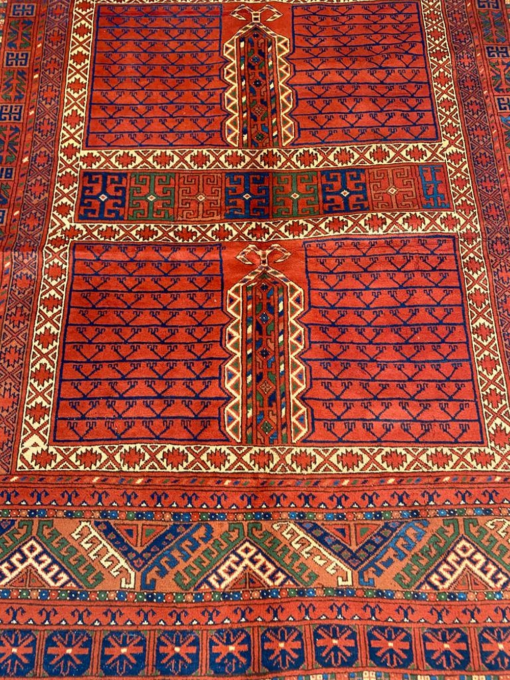 A VERY FINE RARE HATCHLI CARPET, hand woven in the Northern Provinces of Afghanistan c.1980. Materia - Image 2 of 4