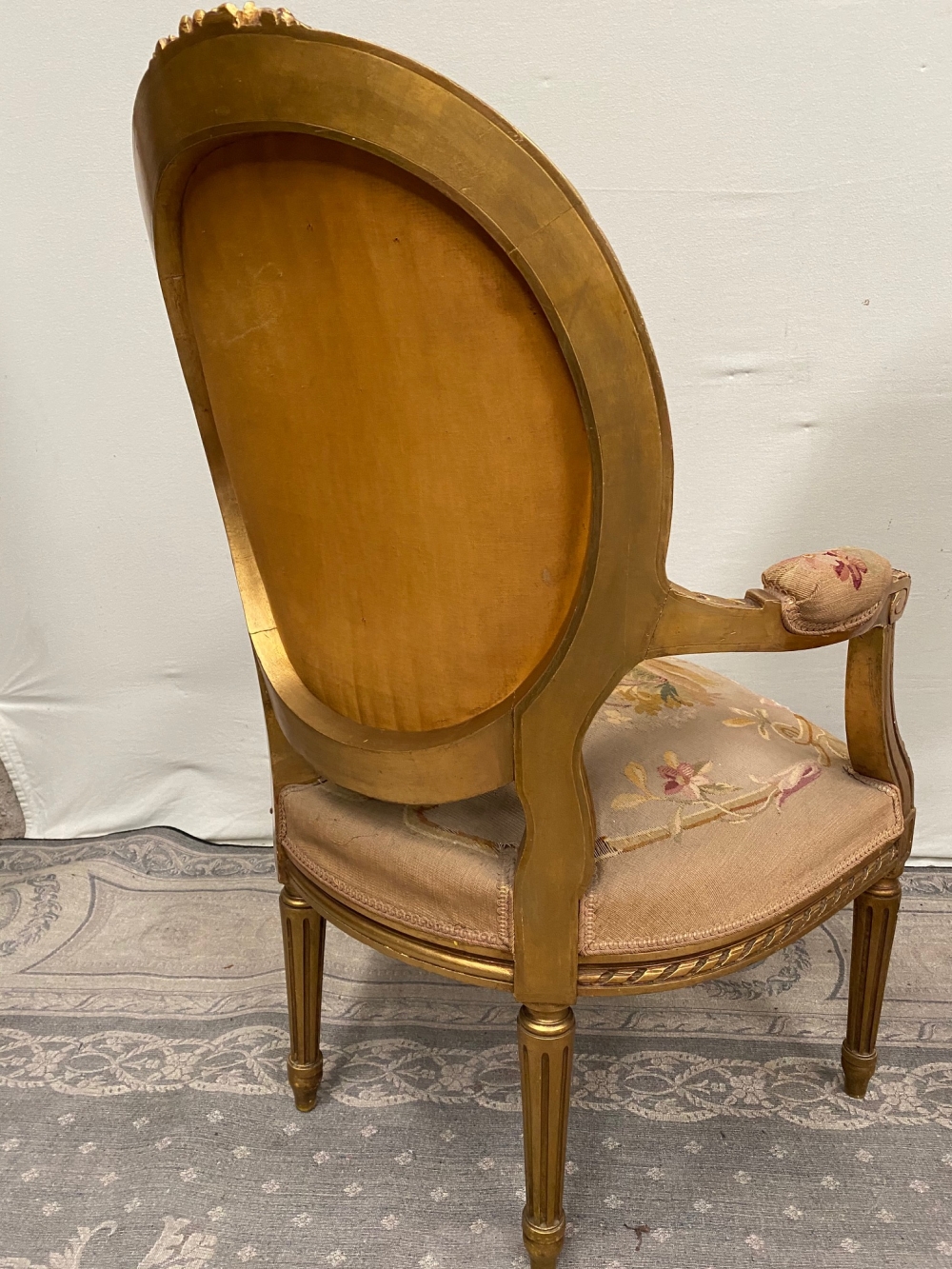 A PAIR OF GILT LOUIS XVI STYLE ARMCHAIRS with oval shaped back rests having ribbon detail to the edg - Image 8 of 8