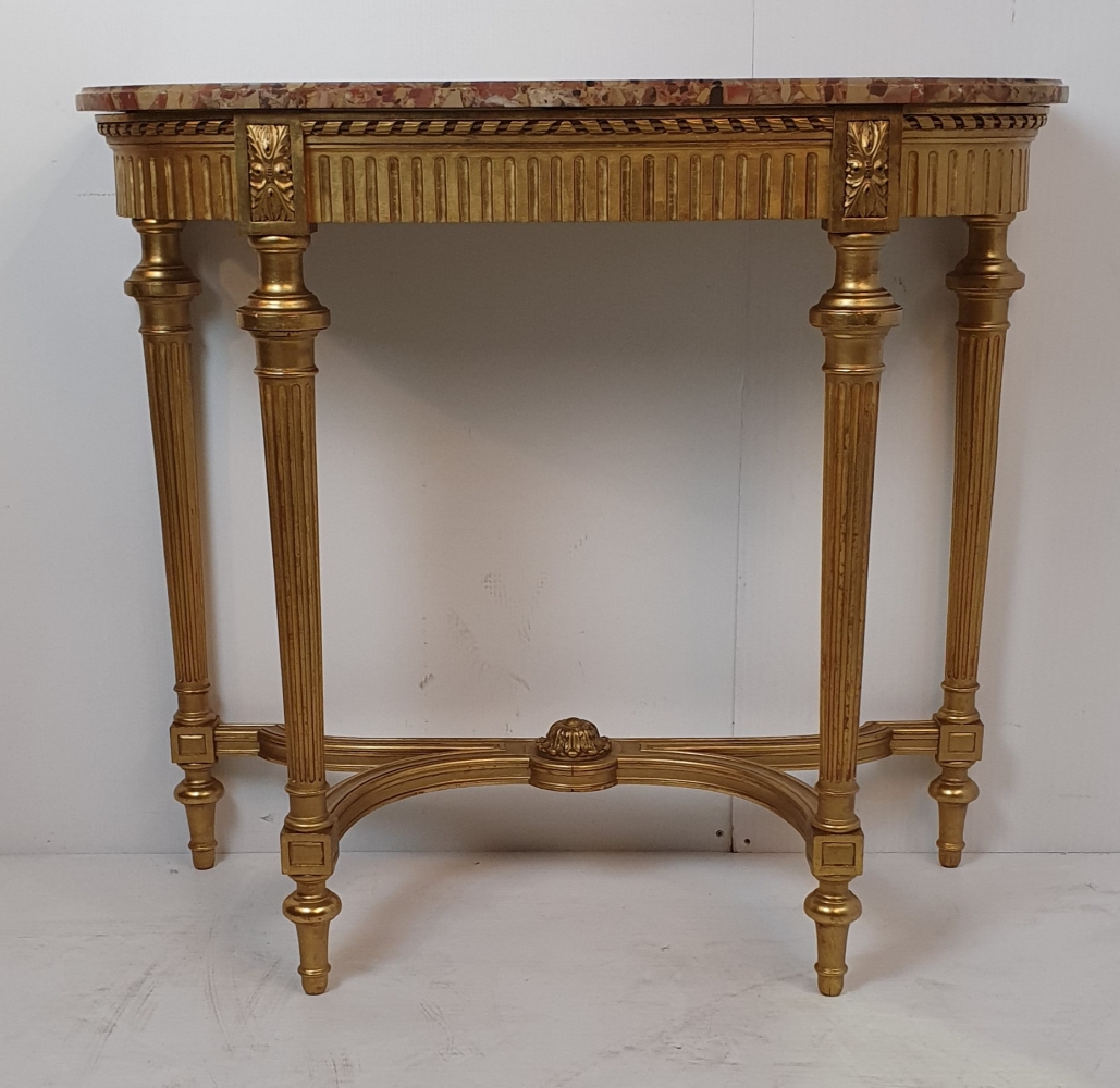 A VERY FINE 19TH CENTURY MARBLE TOP GILT CONSOLE TABLE, with breakfront, the frame decorated with a - Image 4 of 4