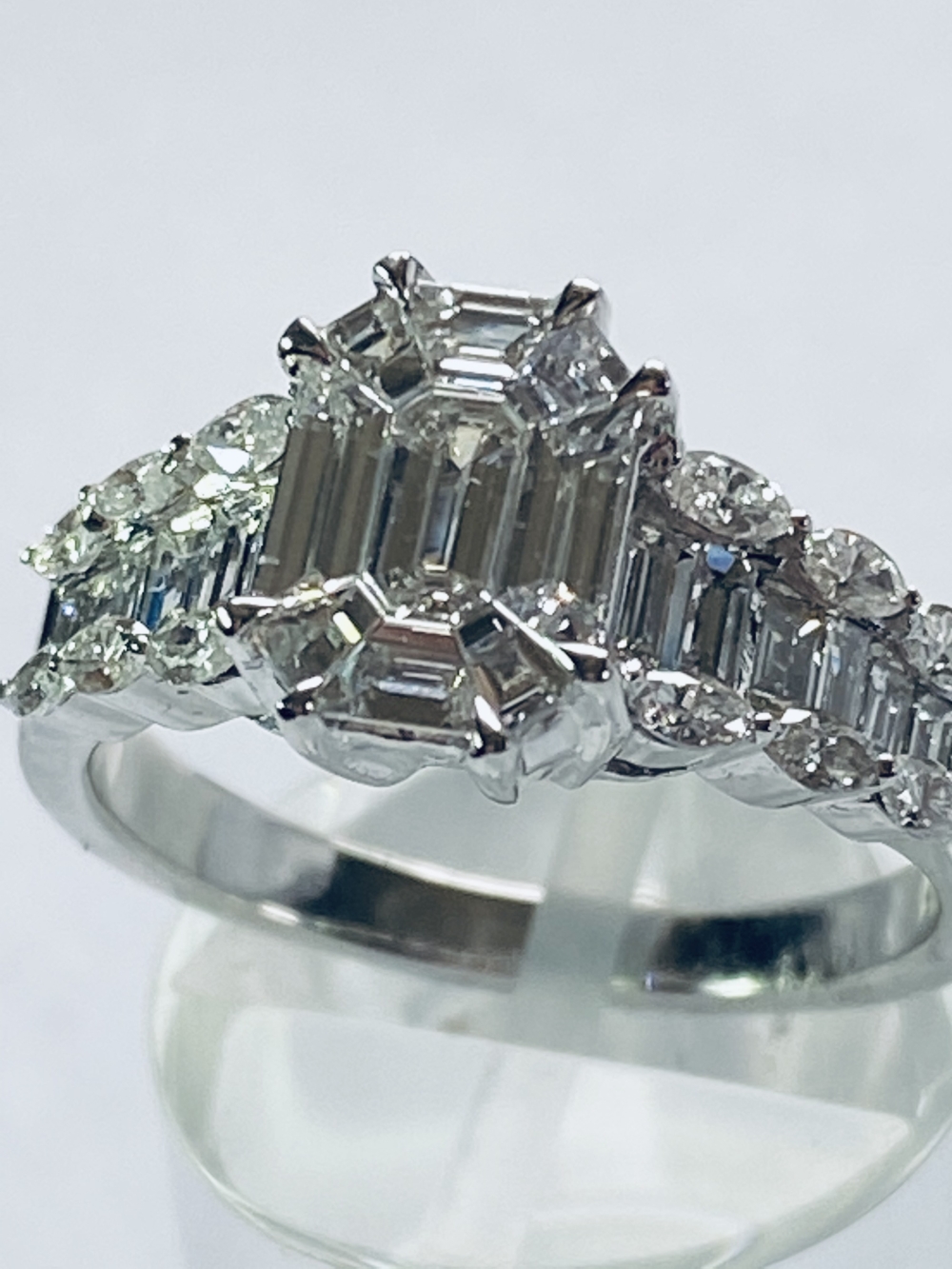 A STUNNING 18CT WHITE GOLD BAGUETTE DIAMOND RING, the baguettes are complimented by marquise diamond - Image 7 of 7