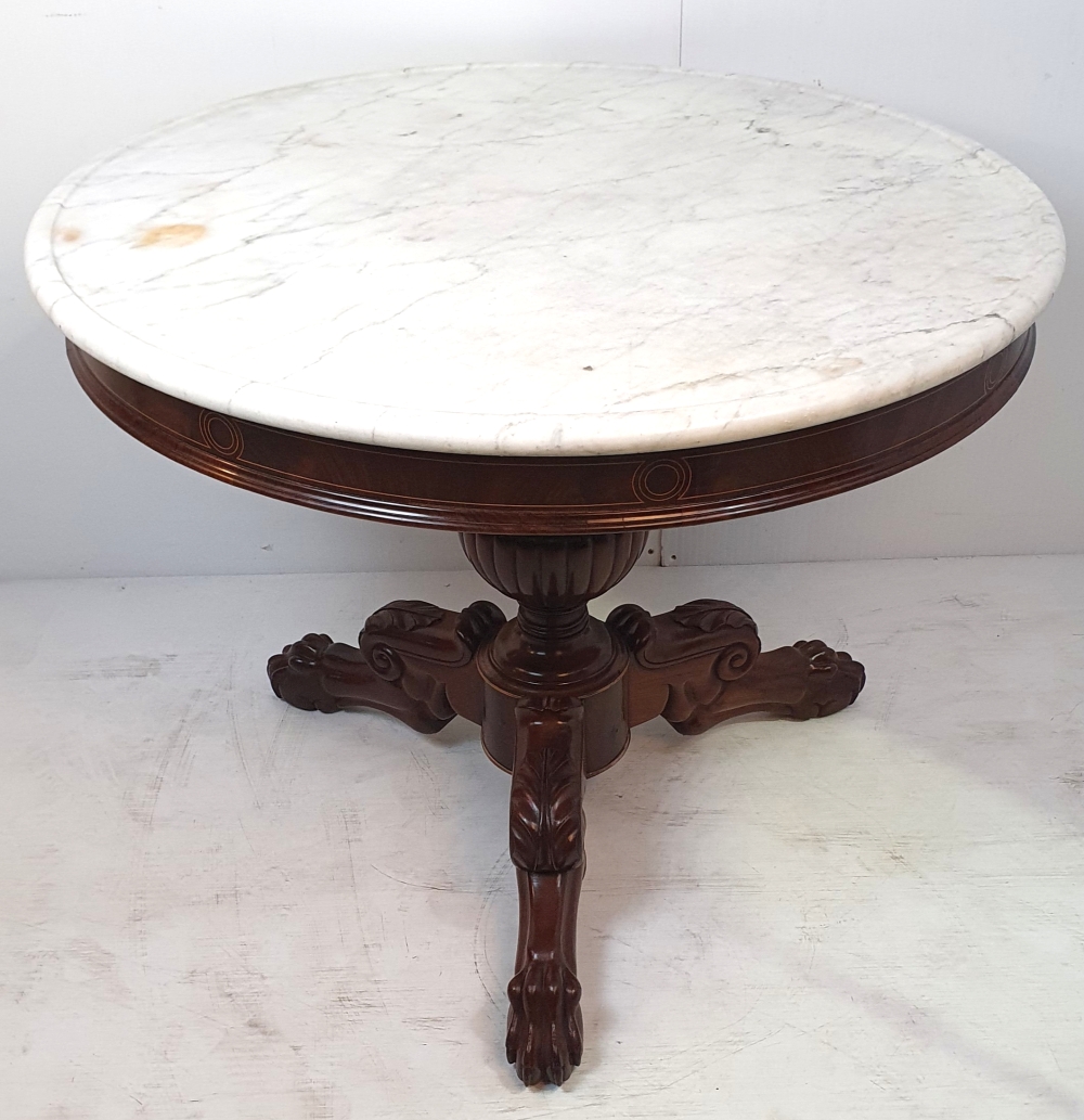 A VERY FINE 19TH CENTURY MAHOGANY MARBLE TOPPED CENTRE ‘GUERIDON’ TABLE, the white marble top sits u