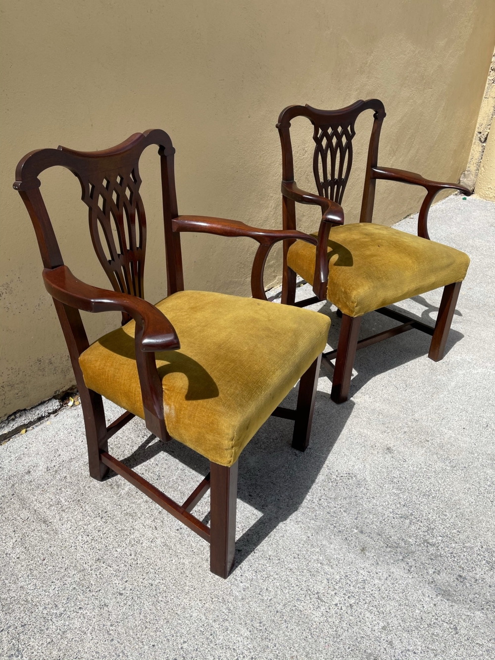 A FINE PAIR OF IRISH MAHOGANY ARM CHAIRS, with shaped crest rail over a pierced splat back, each wit - Image 3 of 5