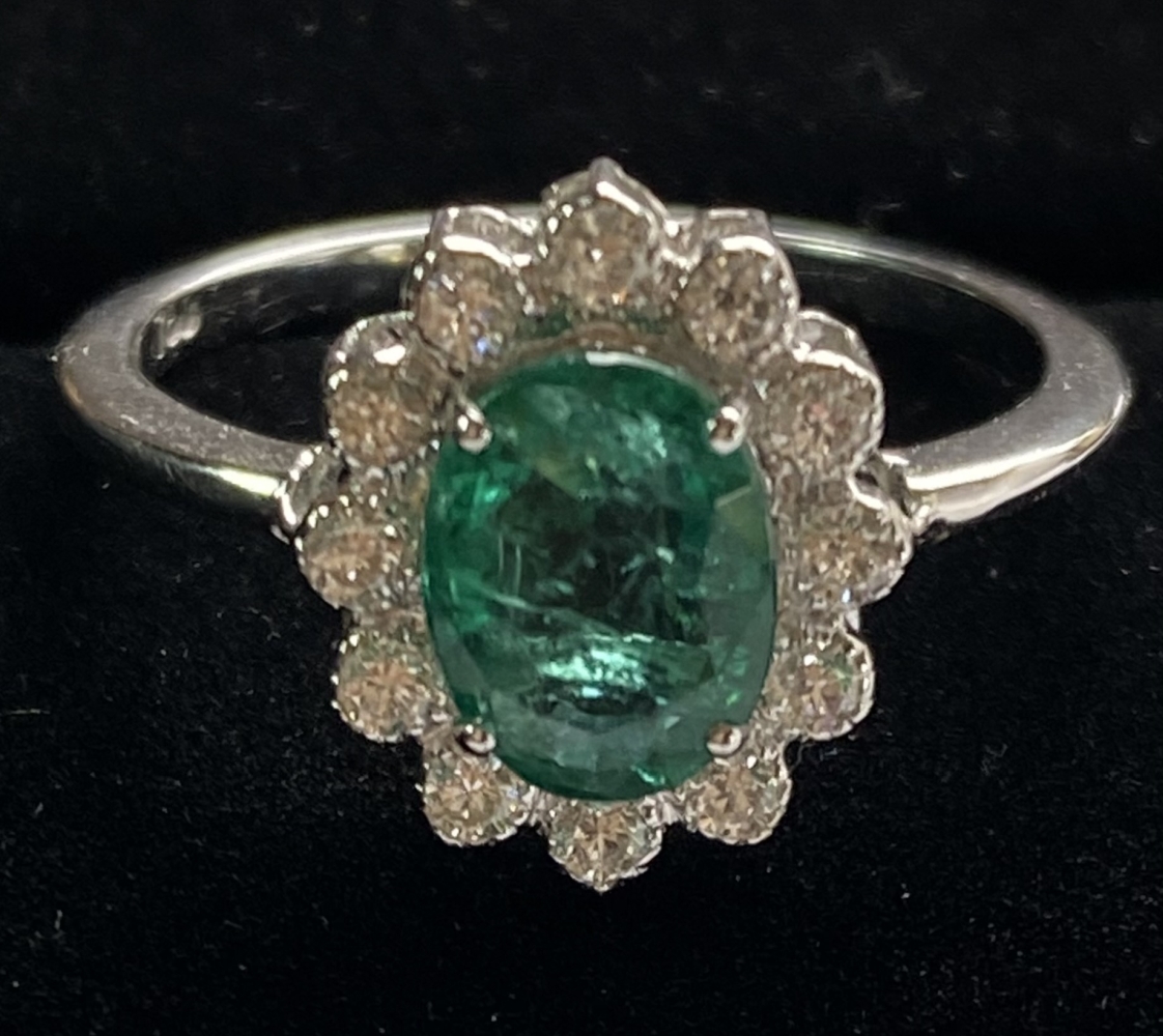 A BEAUTIFUL 18CT WHITE GOLD COLUMBIAN EMERALD AND DIAMOND CLUSTER RING, a wonderful handmade ring of - Image 3 of 8