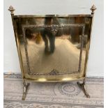 A VERY FINE VICTORIAN BOW FRONTED BRASS FIRE SCREEN / GUARD, the front decorated with a gadrooned in