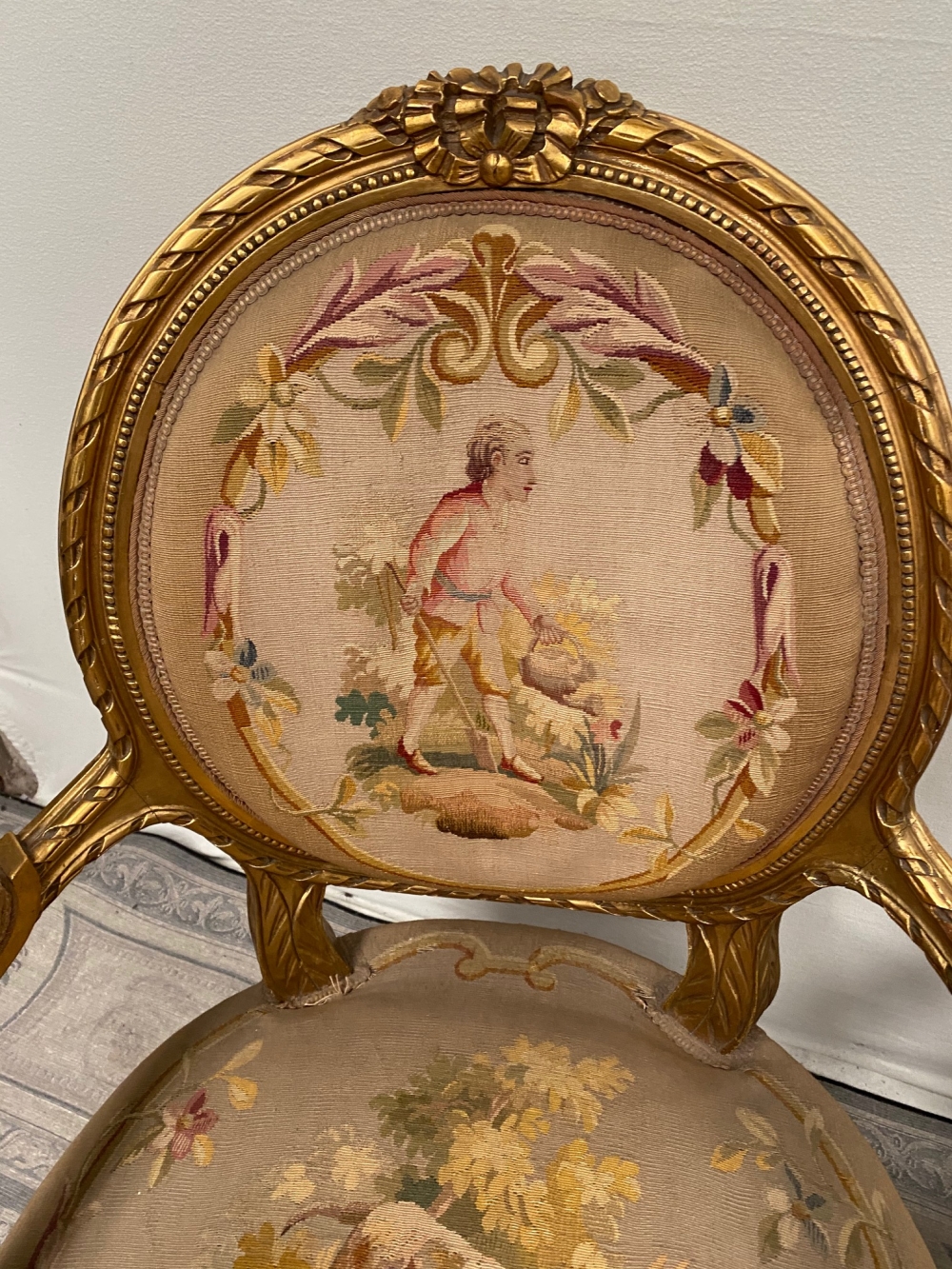 A PAIR OF GILT LOUIS XVI STYLE ARMCHAIRS with oval shaped back rests having ribbon detail to the edg - Image 5 of 8