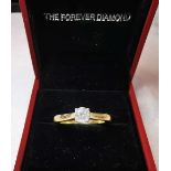 AN 18CT YELLOW GOLD DIAMOND SOLITAIRE RING, with natural colourless brilliant cut diamond solitaire,