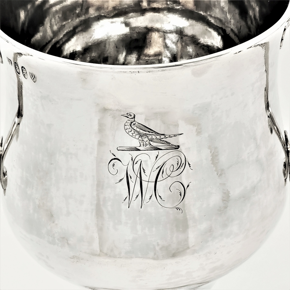 A LATE 18TH CENTURY IRISH SILVER TWO HANDLED CUP, Dublin, 1793 by Joseph Jackson. Jackson came from - Image 3 of 5