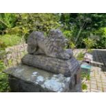 A GOOD QUALITY STONE GARDEN ORNAMENT IN THE FORM OF A CROUCHING LION, 2ft wide approx