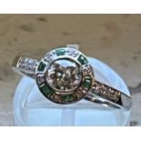 AN 18CT WHITE GOLD ART DECO STYLE DIAMOND AND EMERALD TARGET RING, the ring is finished with diamond